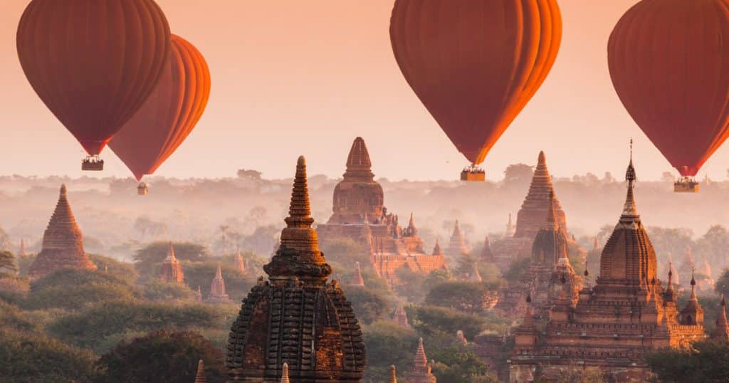 Birmania In Mongolfiera Sulla Valle Dei Templi Di Bagan Sorelle Su Marte