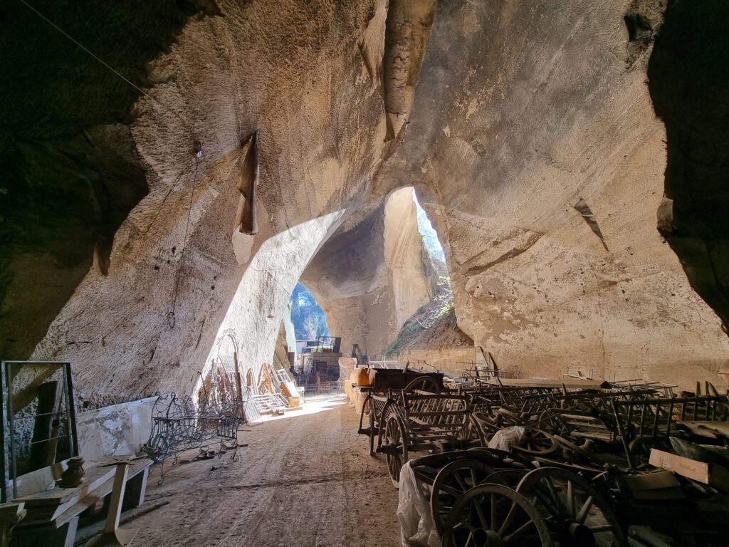 Le gallerie di tufo a Capodimonte