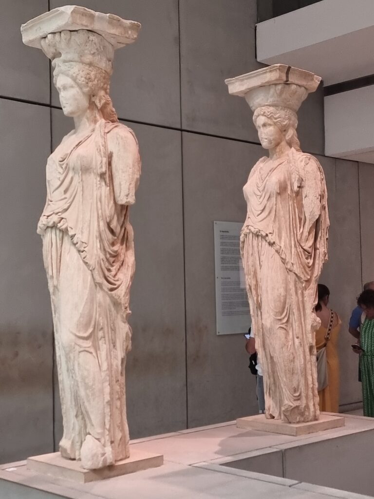 Le Cariatidi originali nel Museo dell'Acropoli