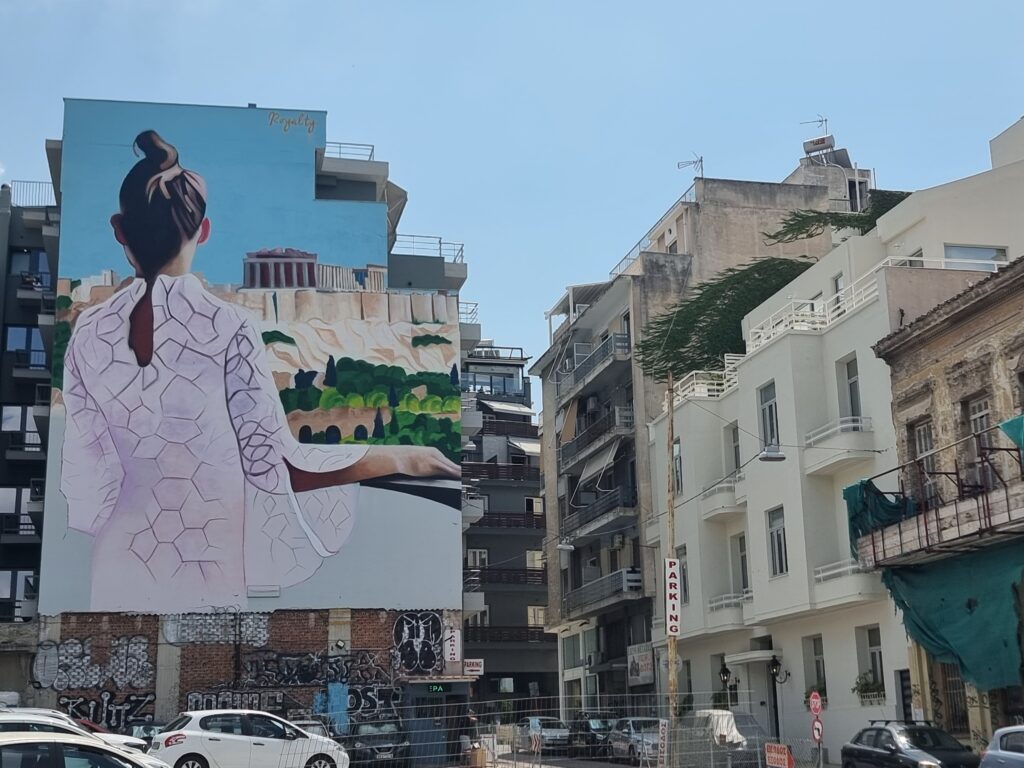 Street art ad Atene (sulla destra l'Apollo Palm Hotel)