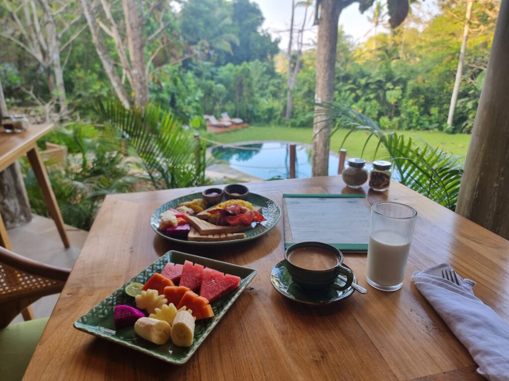 Colazione al Mesare eco-resort di Nusa Penida